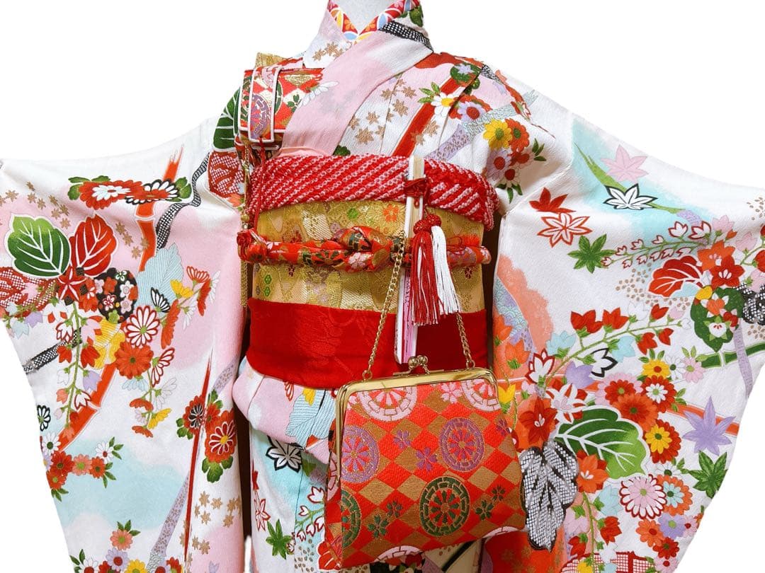 人気のアンティーク着物♡七五三　7歳　女の子　フルセット　一式　白　ゴールド