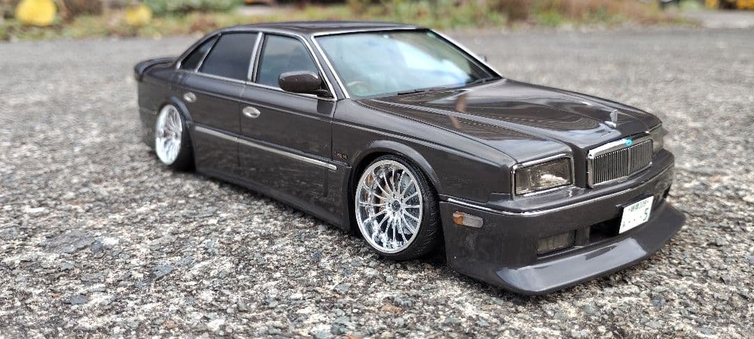 ローダウンセダンモデル グレー 1/18