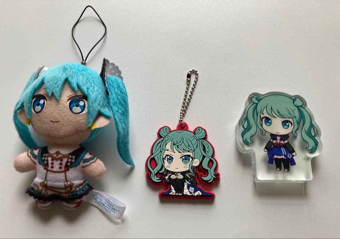 プロセカ　初音 ミク　ぬいぐるみ マスコット 劇場版バツミク寝そべりぬいぐるみ