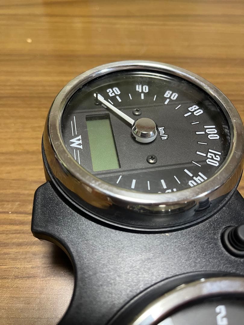 断*離様 w650 スピードメーター・タコメーター