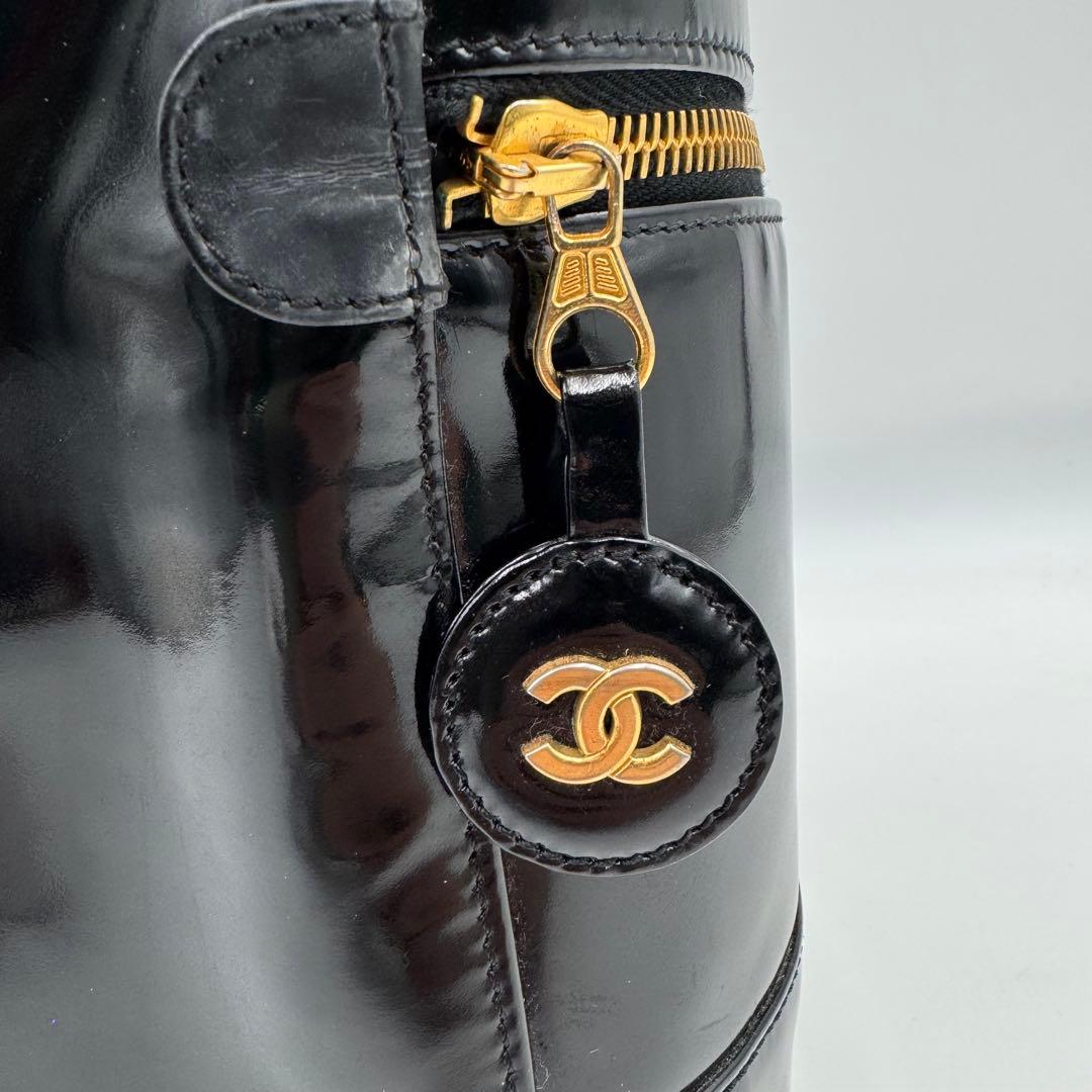 CHANEL シャネル　バニティバッグ　ブラック　エナメル　ココマーク　シール有