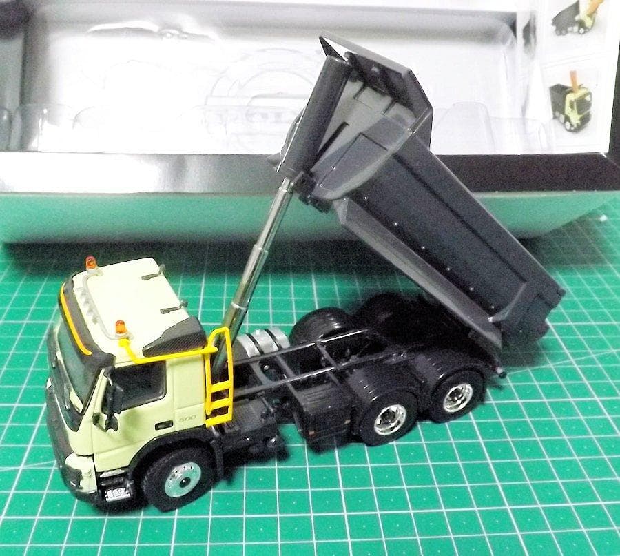 【新品】VOLVO FMX 6×4　Tipper トラック 1/50 スケール