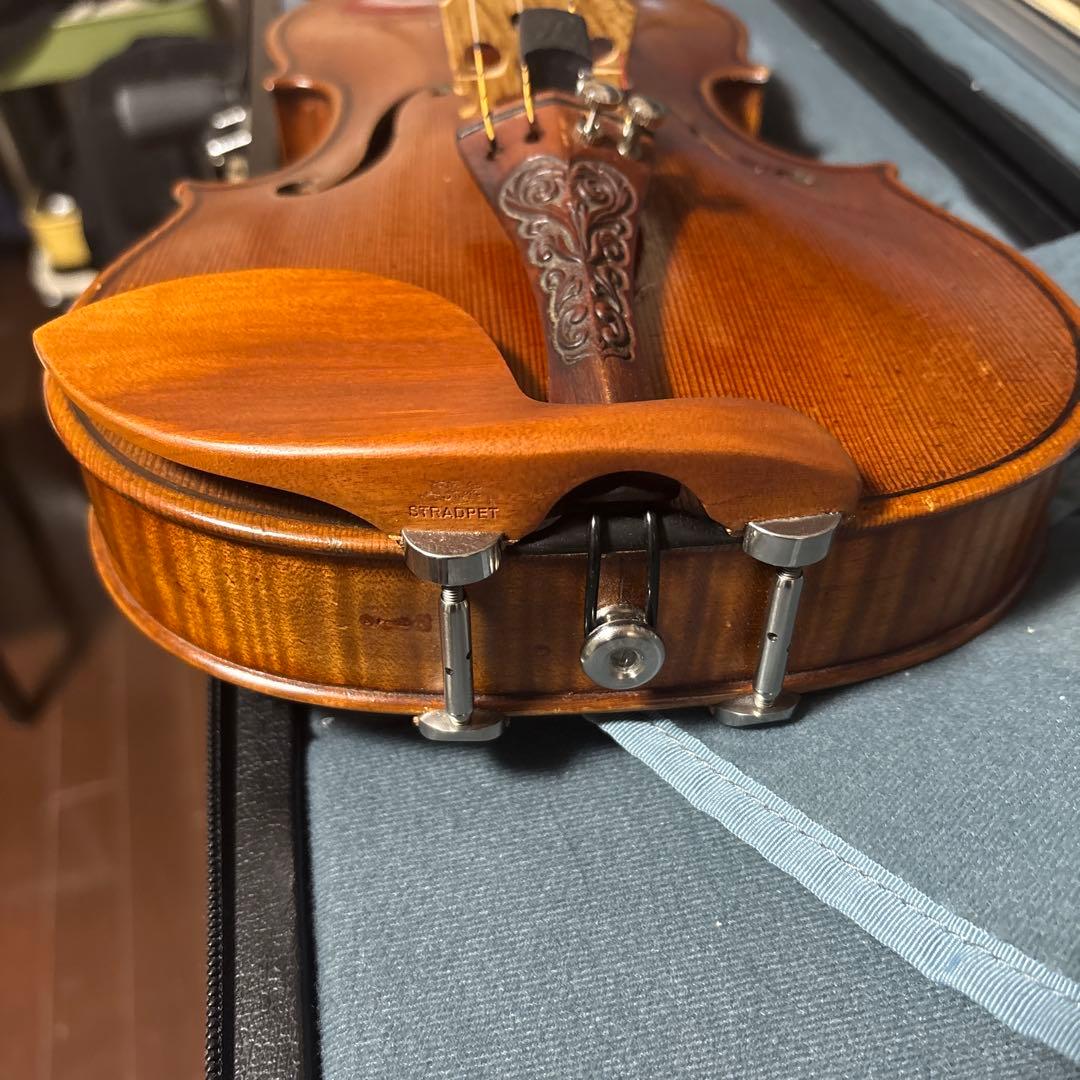 高精度軽量バイオリン4/4顎当グァルネリ型チタニウム　値引相談可