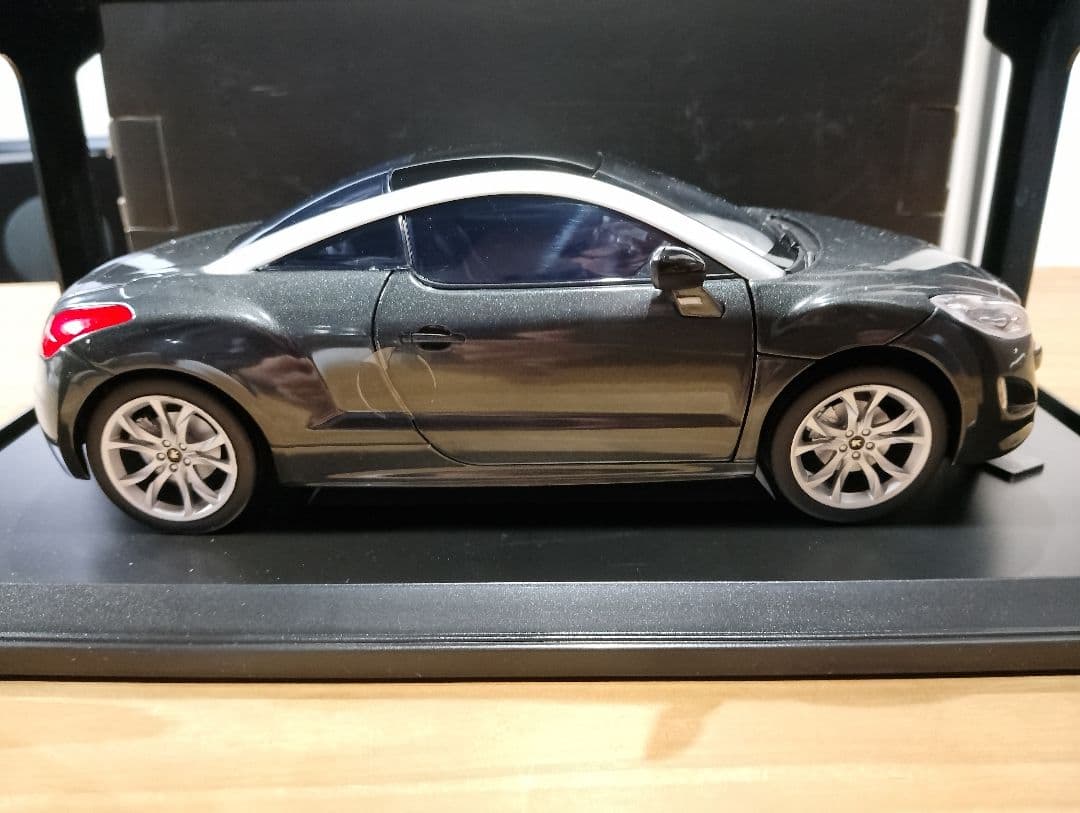 1/18 ノレブ　プジョー　RCZ　ミニカー　グレーメタリック