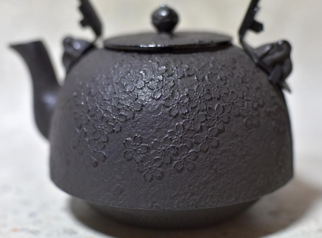 南部鉄瓶 鍋元造桜鉄瓶 【極上品】紙箱入り/お茶道具