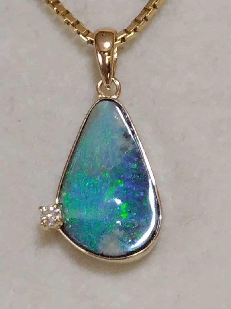 サービス品◇k18ボルダーオパール、ダイヤモンド付きペンダントトップ