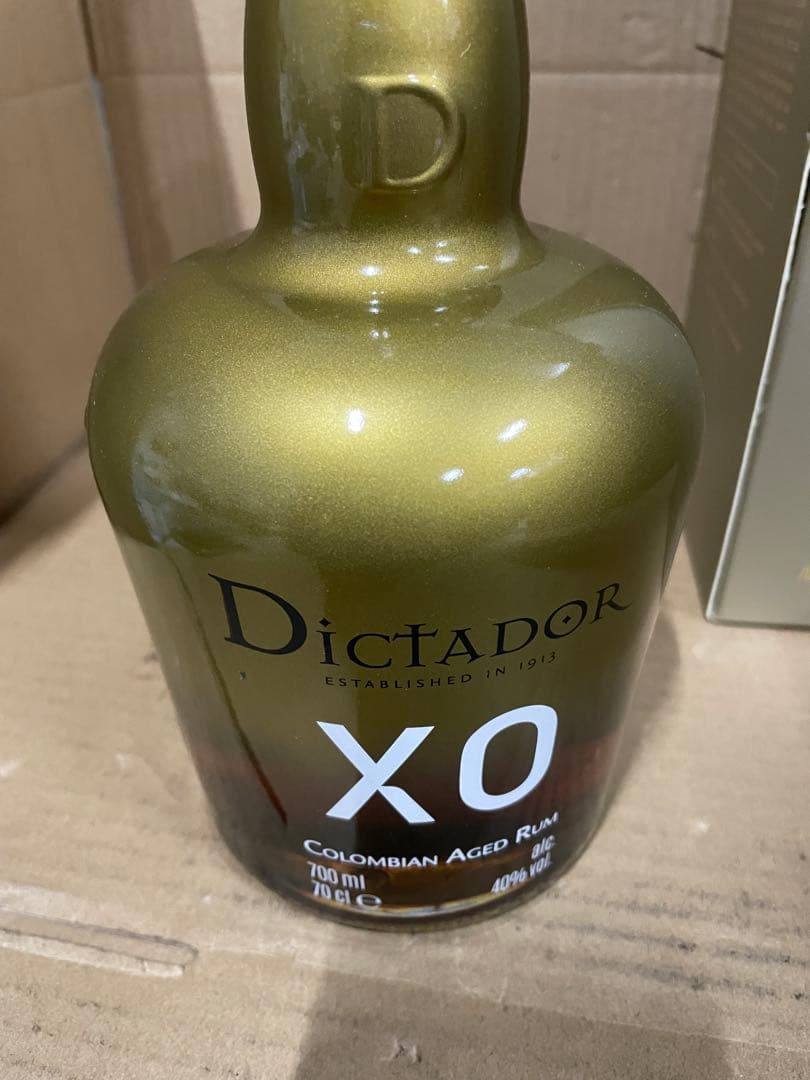 ディクタドール パーペチュアル XO 40度 700ml
