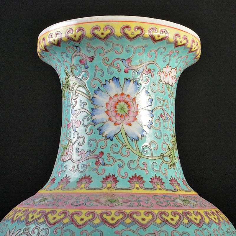 中国 中国景徳鎮製款 粉彩 花弁山水文盤口瓶 M