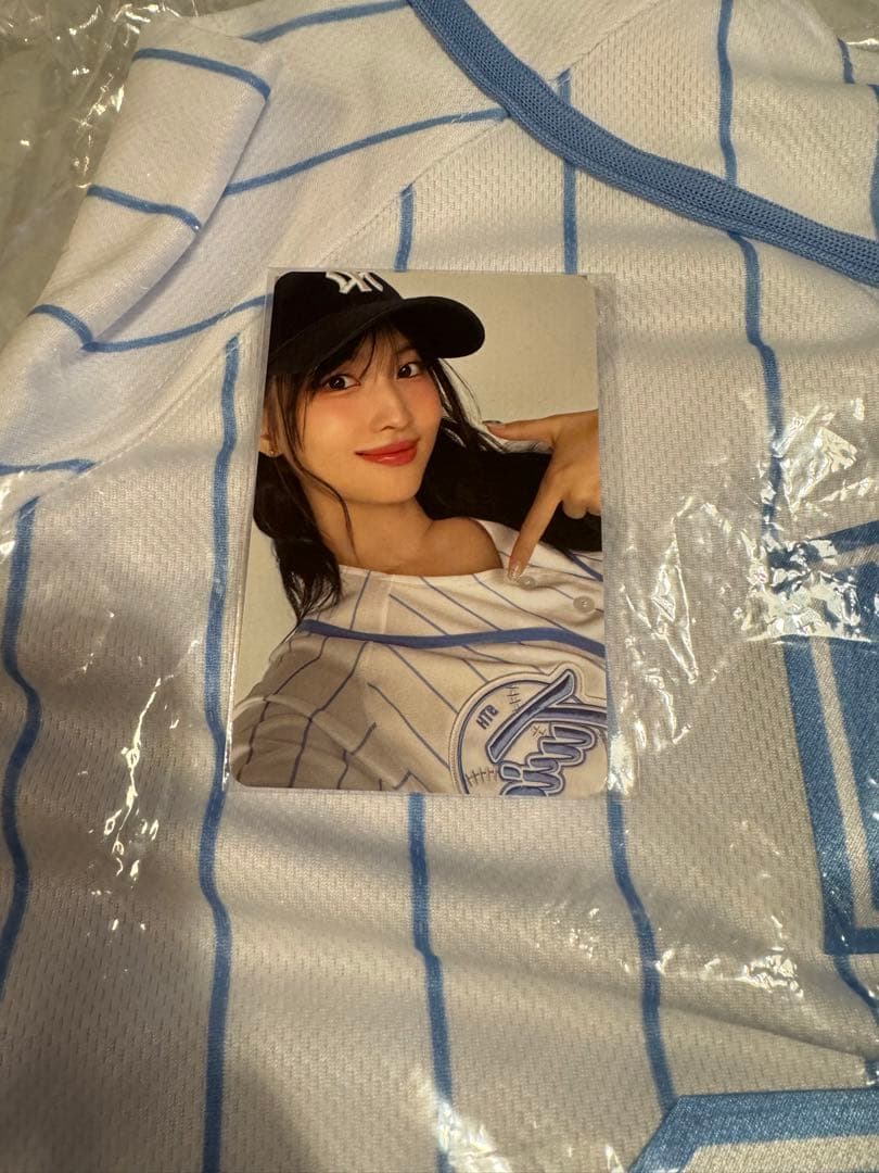 TWICE HOME9ROUND BASEBALL UNIFORM MOMO