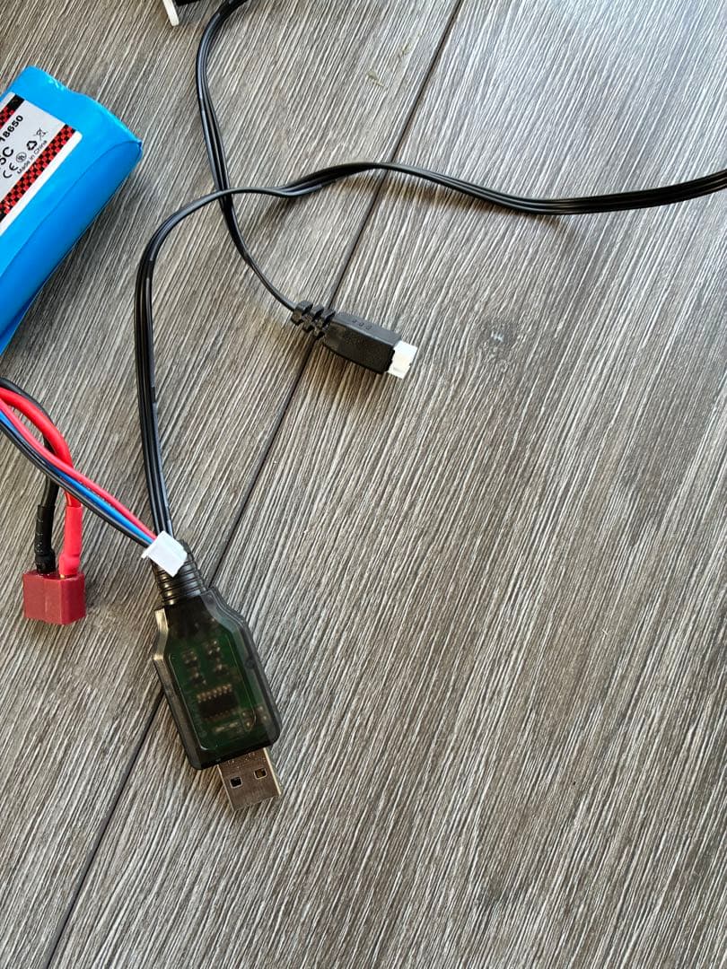 カスタム品 ラジコン　高速　メタルパーツ　バッテリーは一個です