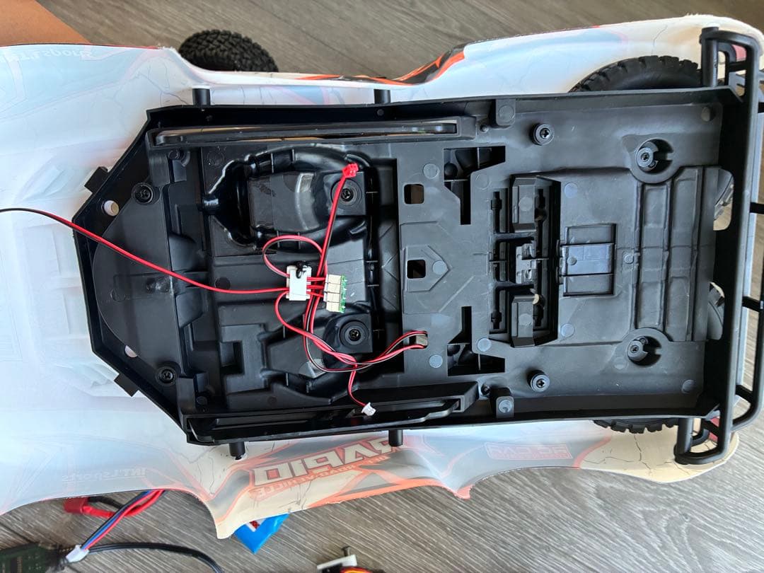 カスタム品 ラジコン　高速　メタルパーツ　バッテリーは一個です