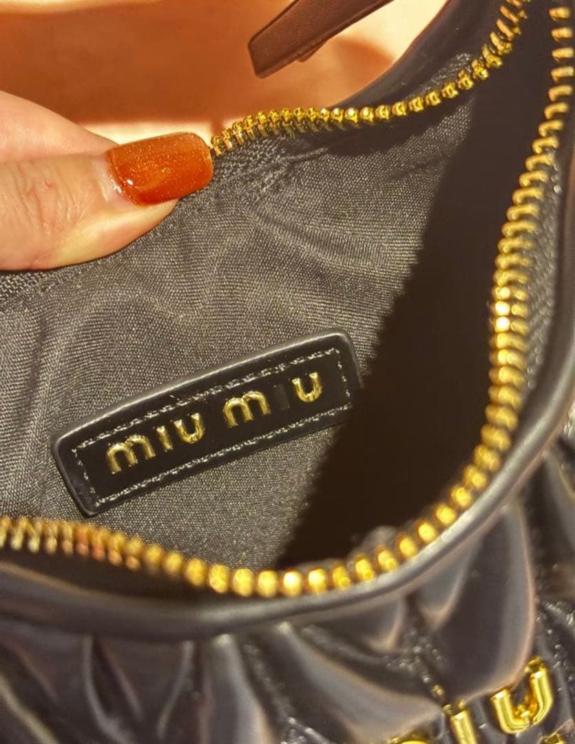 MIU MIU ブラック キルティング ハンドバッグ