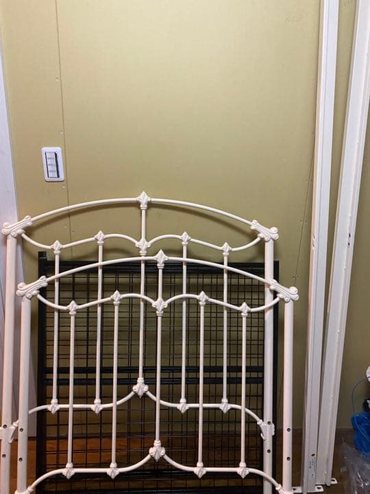 ローラアシュレイのベッドフレーム