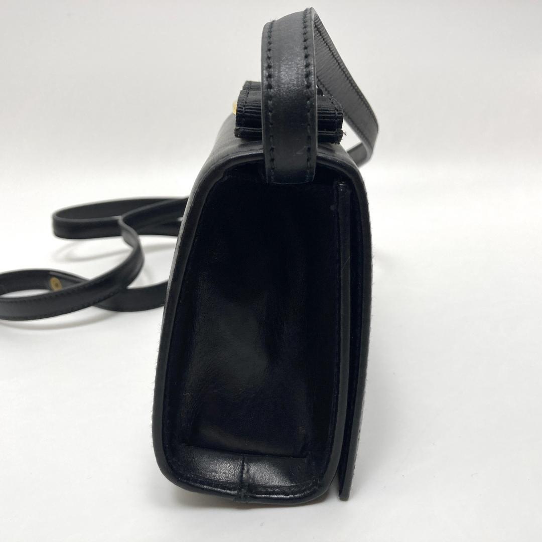 フェラガモ ヴァラリボン ミニショルダーバッグ ブラック ゴールド金具