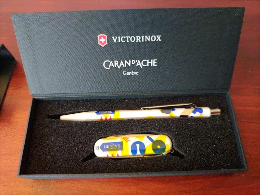 Caran d'Ache 849 ボールペン + Victorinox セット