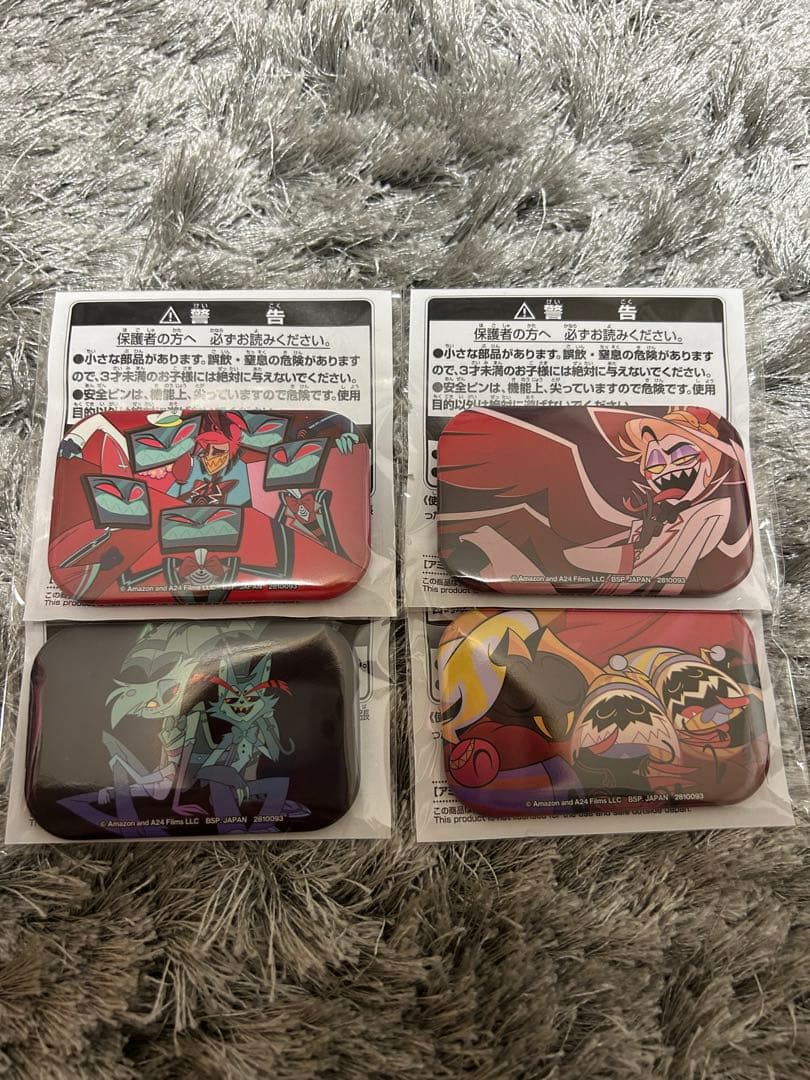 ハズビン・ホテル スクエア缶バッジ 4個セット - メルカリ