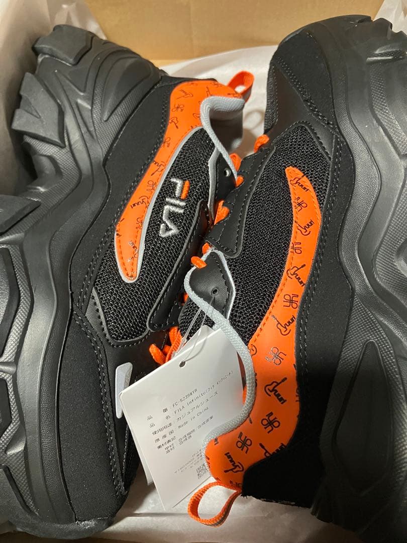 ア*ル様 優里✖︎FILAコラボスニーカー 23.5㎝ ブラック✖︎オレンジ