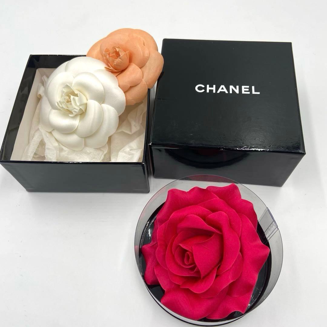 CHANEL シャネルカメリアブローチ ピンク＆グリーン箱付き