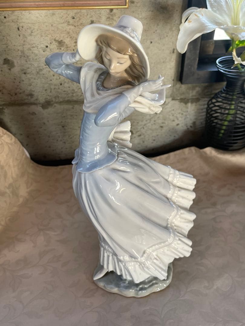 リヤドロ　春のそよ風　陶器製