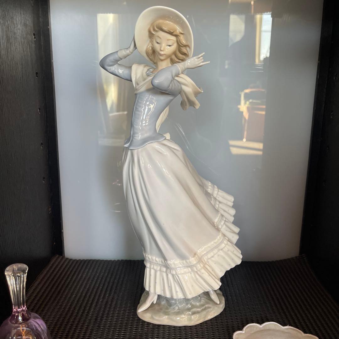 リヤドロ　春のそよ風　陶器製