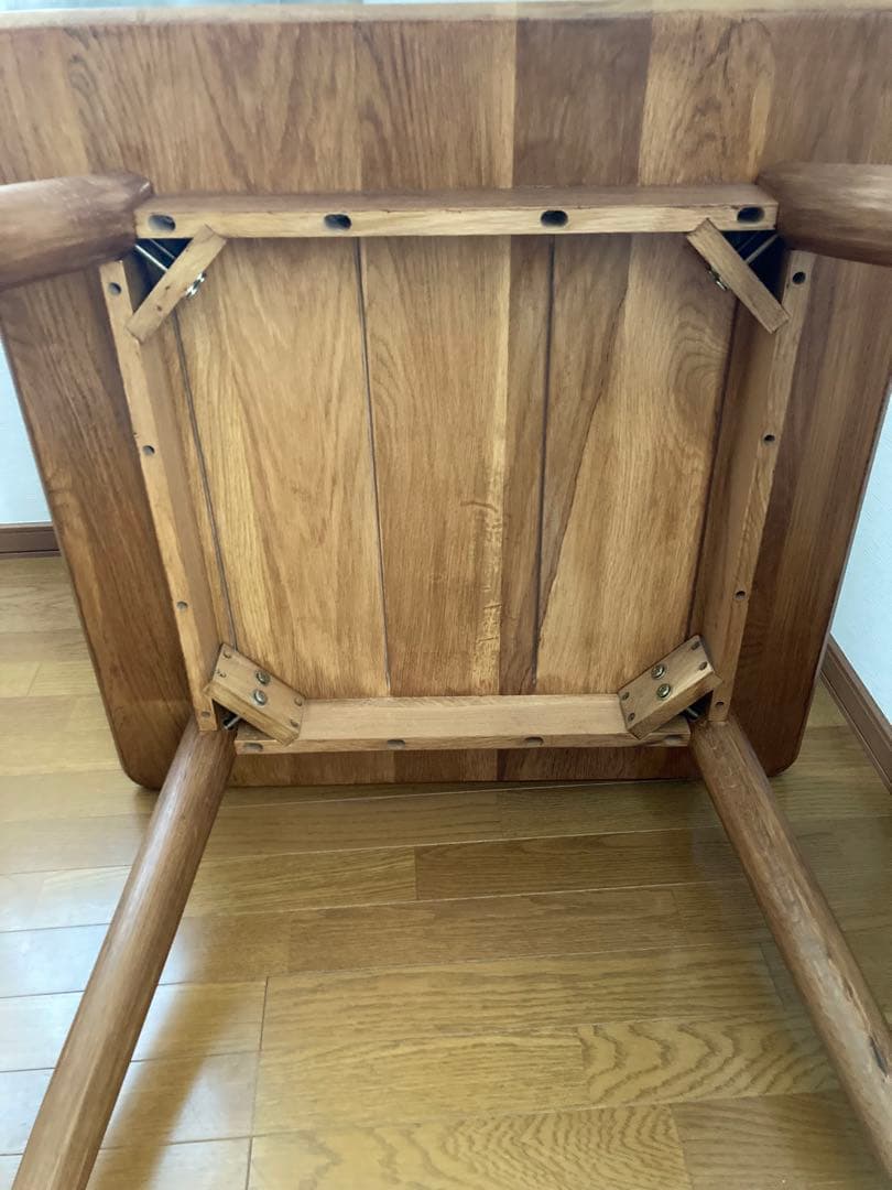 木製　ヴィンテージ風　ダイニングテーブル　正方形　ブラウン