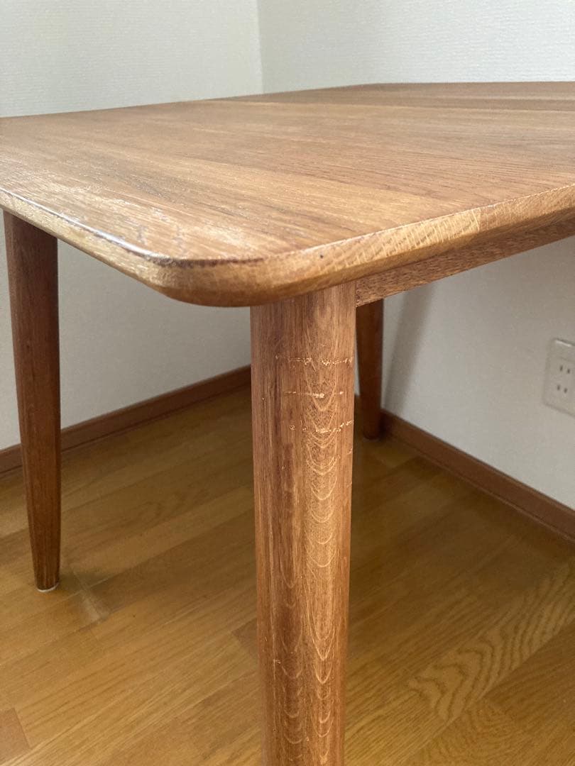 木製　ヴィンテージ風　ダイニングテーブル　正方形　ブラウン