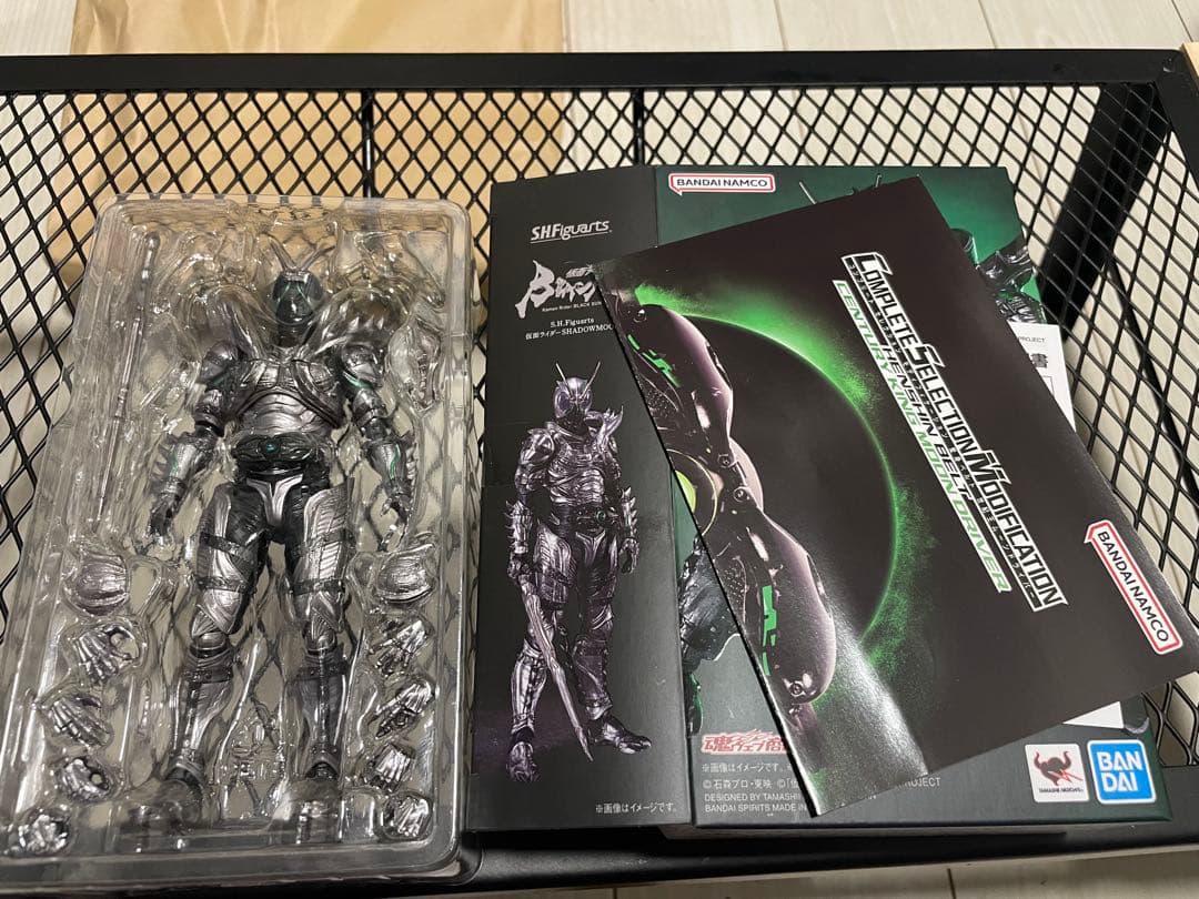 S.H.Figuartsシャドームーン(black sun)