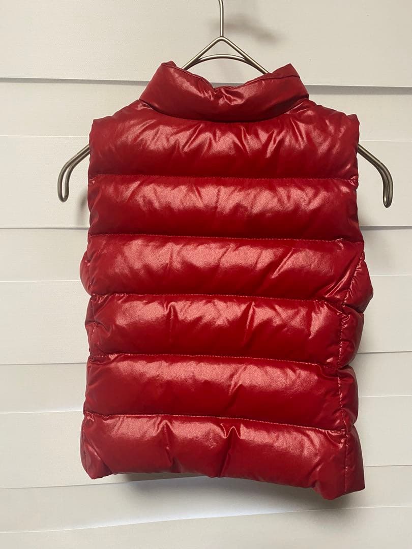 お*ん様 モンクレール　MONCLER ダウンベスト　赤　キッズ　可愛い　2y