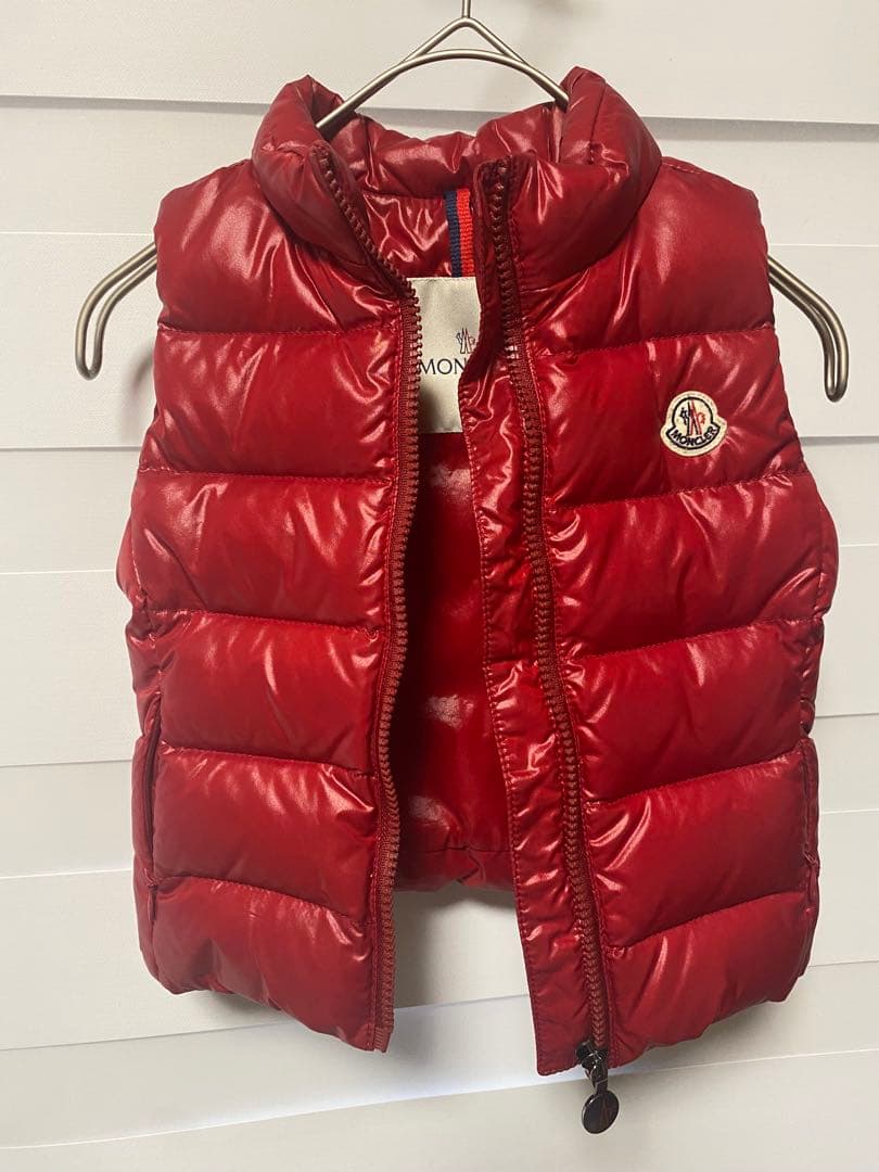 お*ん様 モンクレール　MONCLER ダウンベスト　赤　キッズ　可愛い　2y