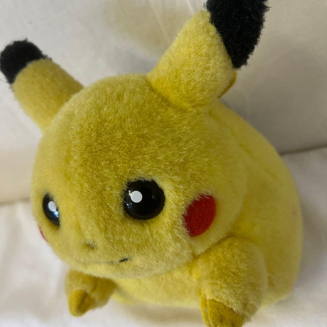 お腹を押すと鳴く TOMY ピカチュウ ぬいぐるみ 初期