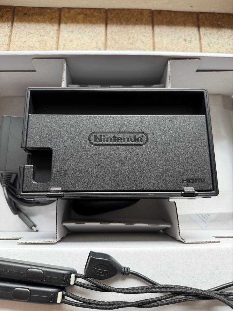 Nintendo Switch 本体 ネオンレッド/ネオンブルー　プロコン付き❣️