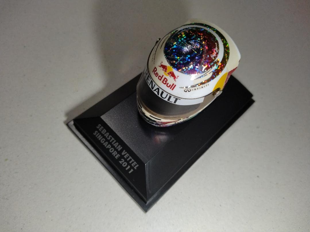 ミニチャンプス1/43ロズベルグ+1/8ヘルメットセット