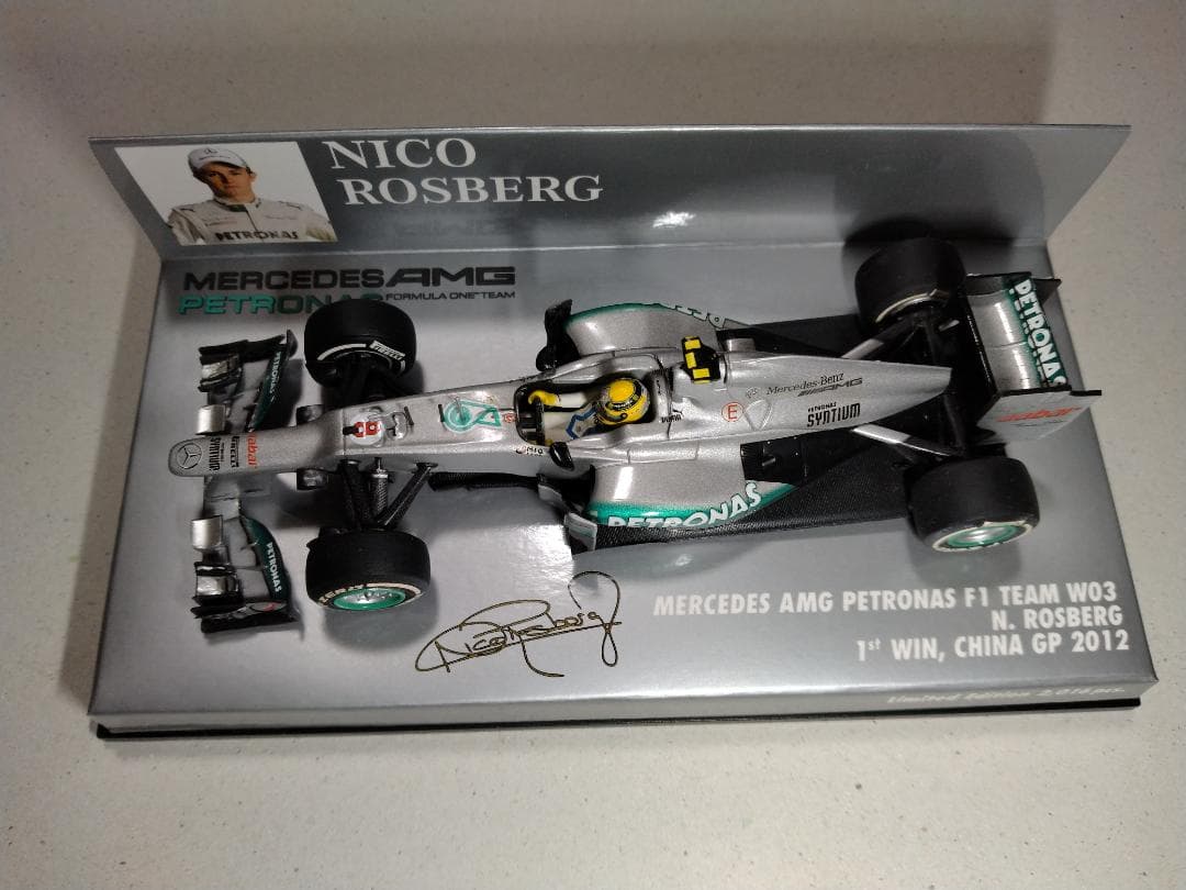 ミニチャンプス1/43ロズベルグ+1/8ヘルメットセット