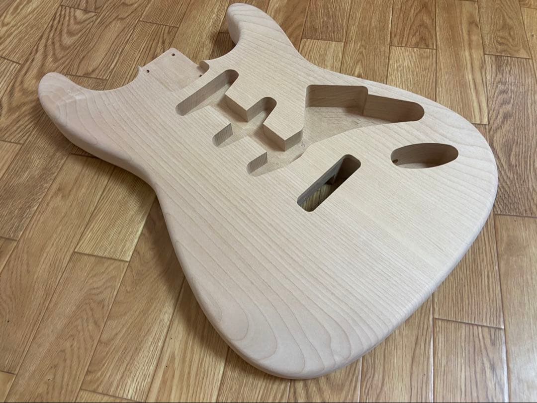 ストラトキャスター未塗装ボディ、ビンテージウッドネック56セット