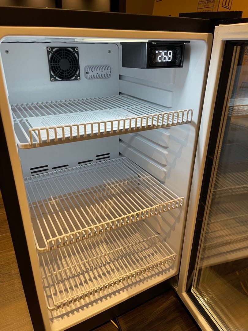 前面ガラスの小さめ冷蔵庫！