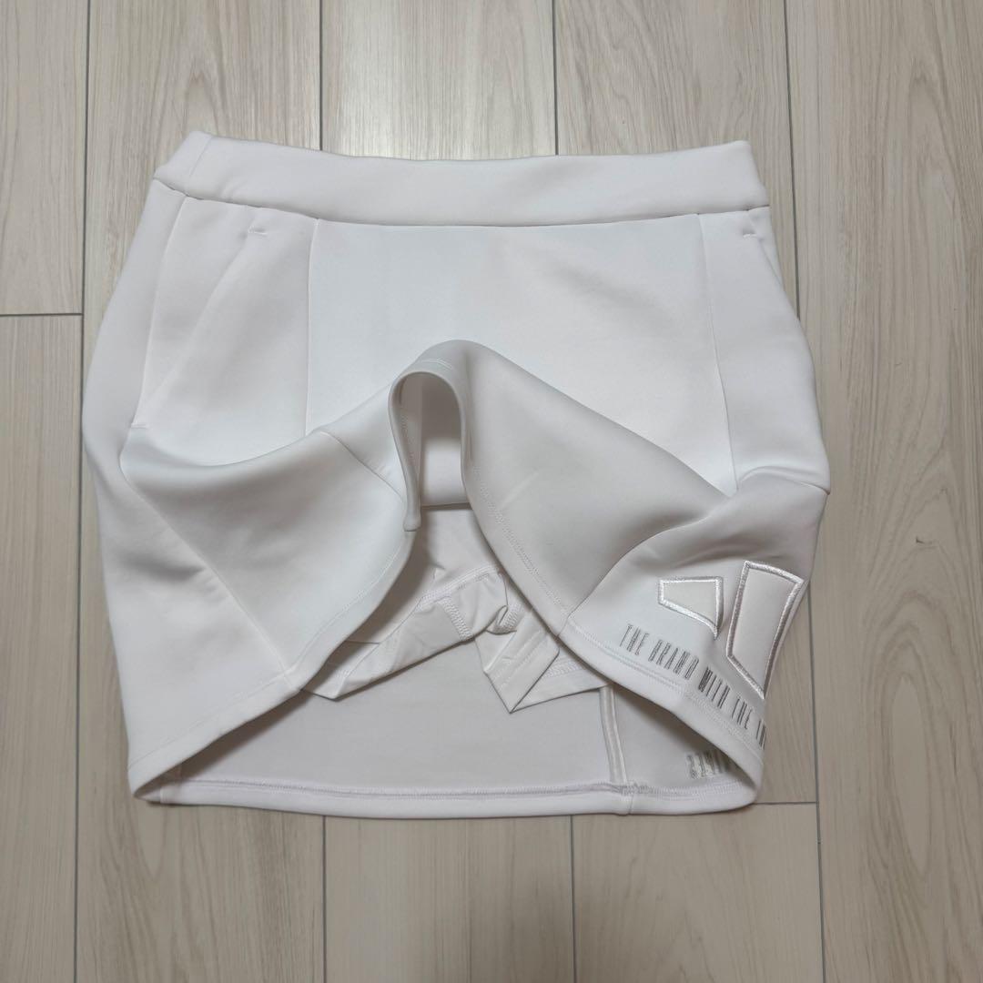 新品 ダンボールニット　セットアップ 白　ビッグロゴ　秋冬　フーディ　スカート