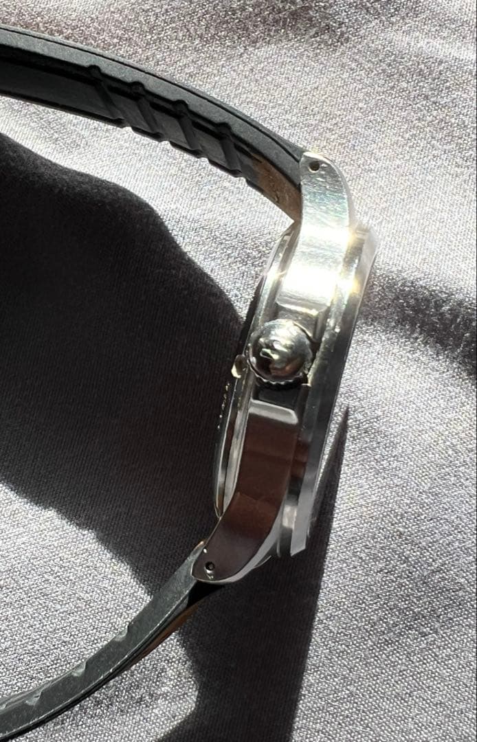 ジンSinn556 自動巻き 腕時計 ブラック文字盤 デイト付 ドイツ製