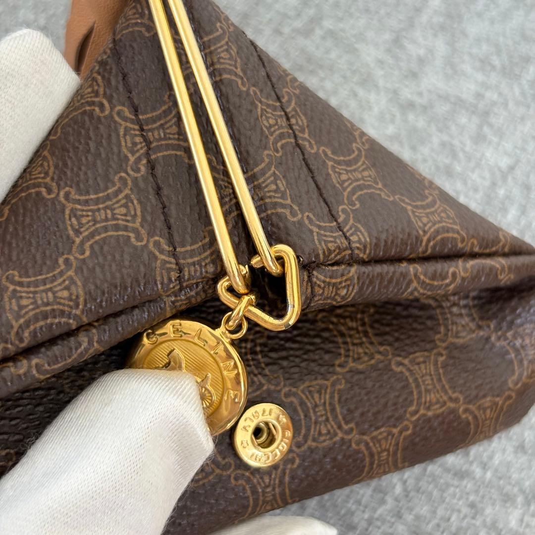 【美品】セリーヌ 三角ケース マカダム 馬車金具ブラウン小銭入れ 183