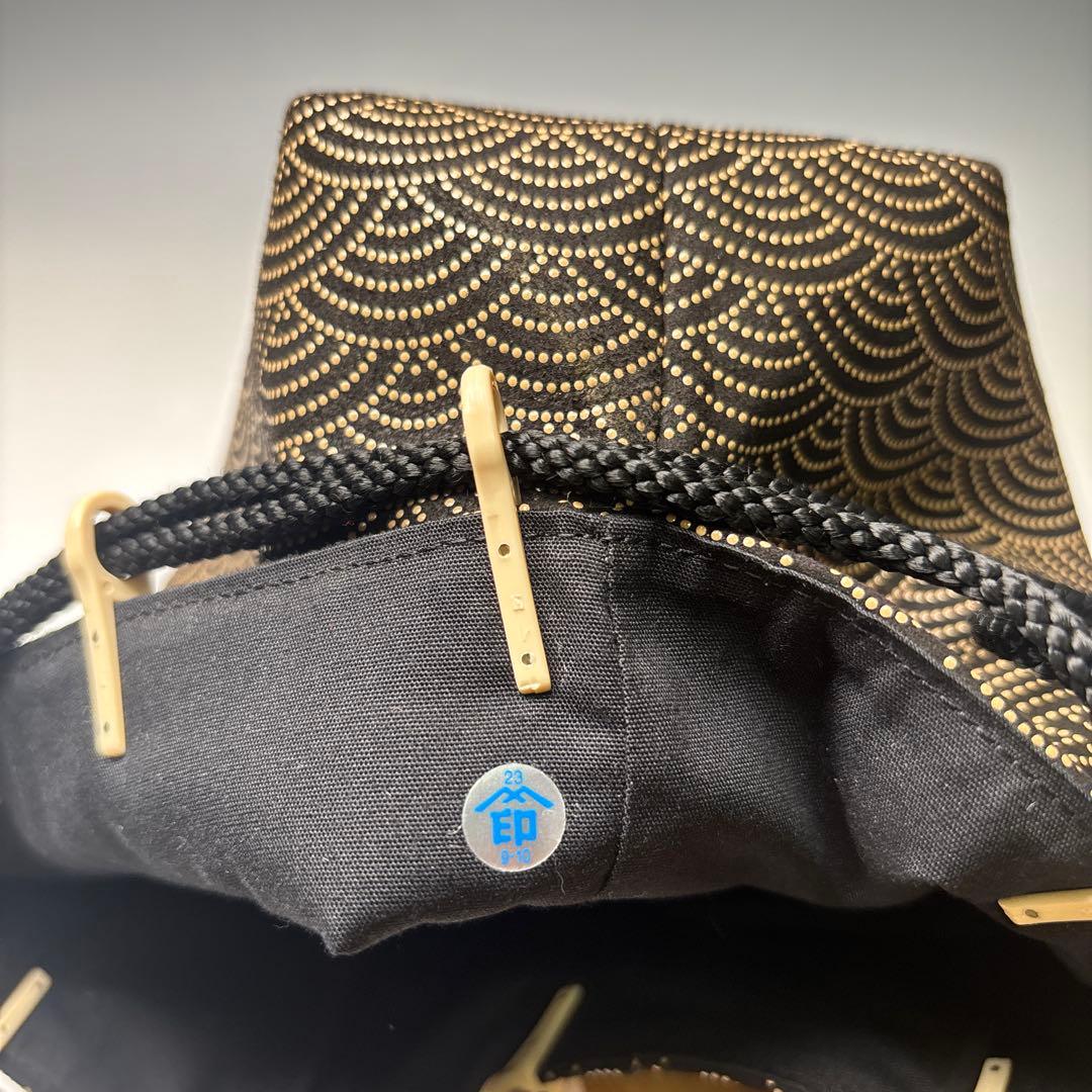 印傳屋　巾着袋　信玄袋　鶴銀杏と青海波文　甲州印伝　鹿皮　木箱付