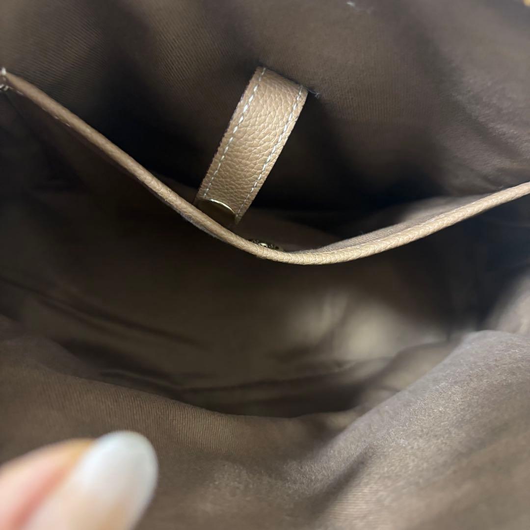 mica della valle ベージュ レザー ハンドバッグ