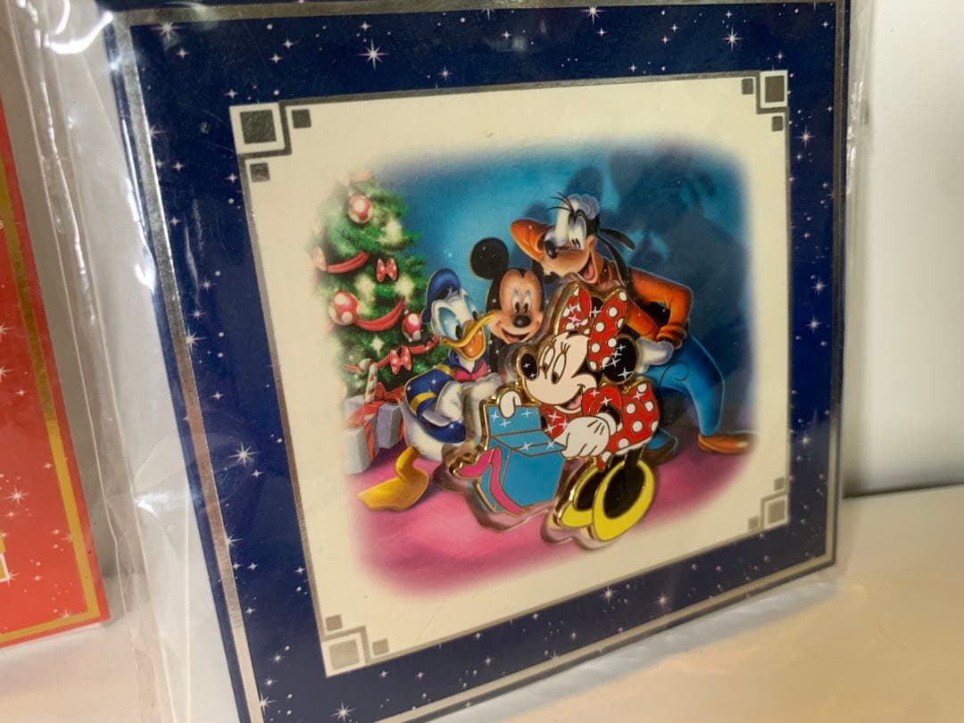 UK ディズニーキャスト　ミッキー ミニー クリスマス ピンバッジ 2枚セット