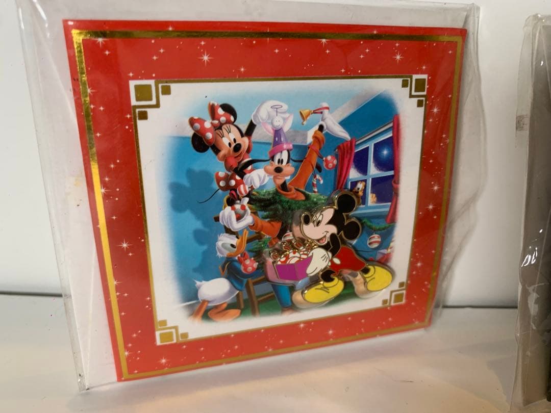 UK ディズニーキャスト　ミッキー ミニー クリスマス ピンバッジ 2枚セット