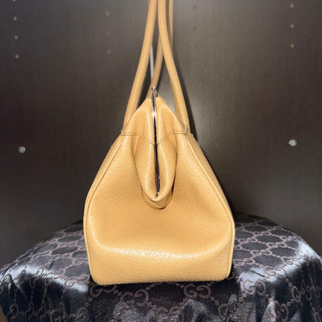 美品　グッチ　ハンドバッグ　がま口　成人式 レザー　ベージュ GUCCI ロゴ