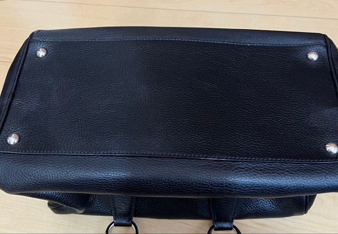 サルヴァトーレフェラガモ　ブラックレザー ハンドバッグ