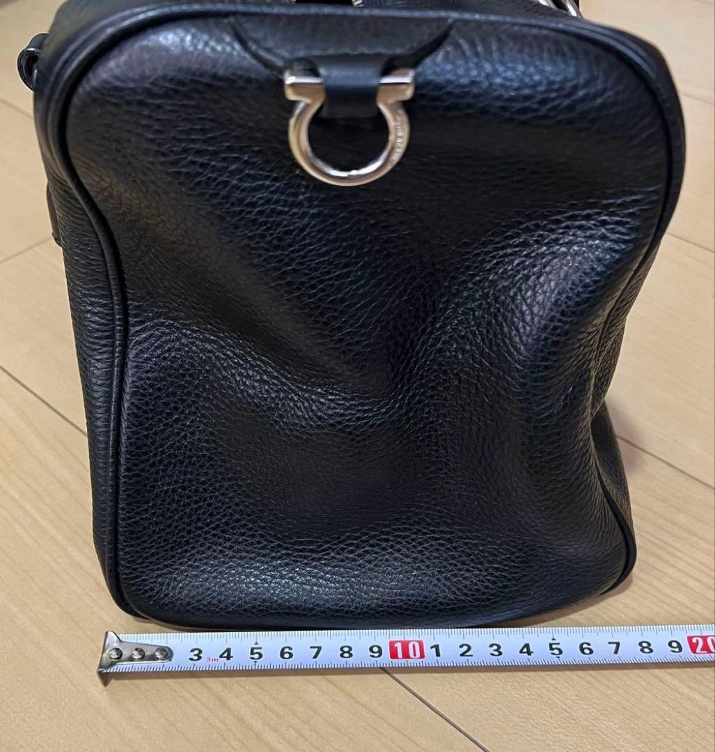 サルヴァトーレフェラガモ　ブラックレザー ハンドバッグ