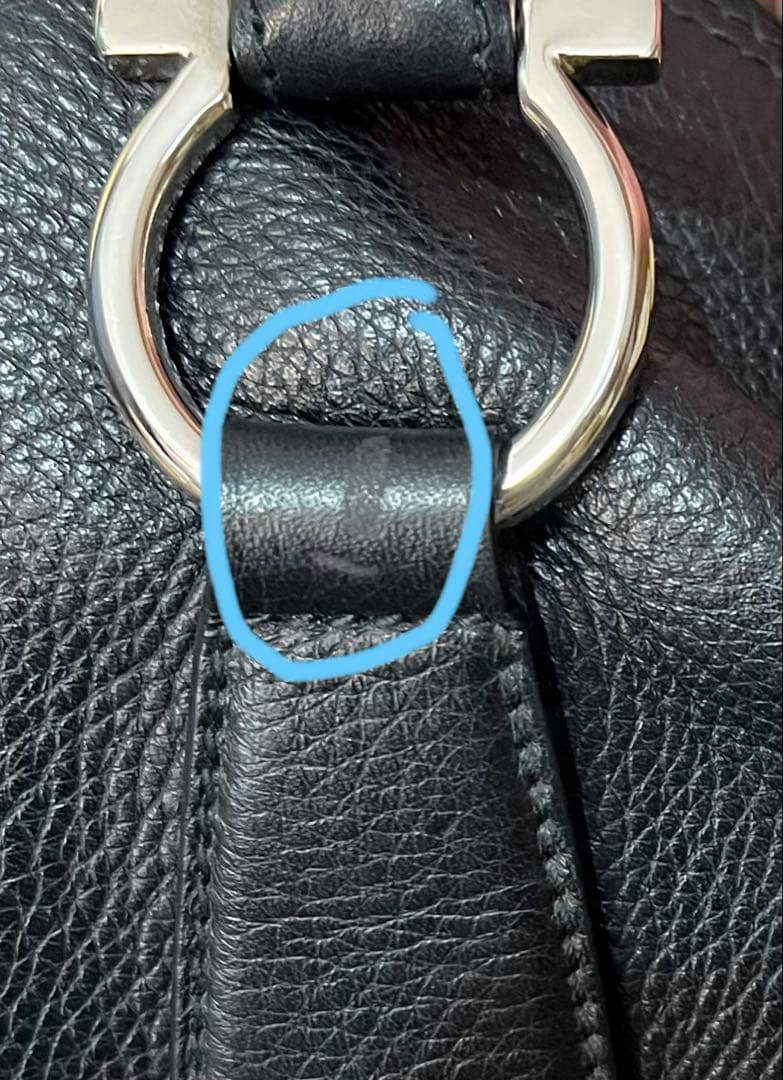 サルヴァトーレフェラガモ　ブラックレザー ハンドバッグ