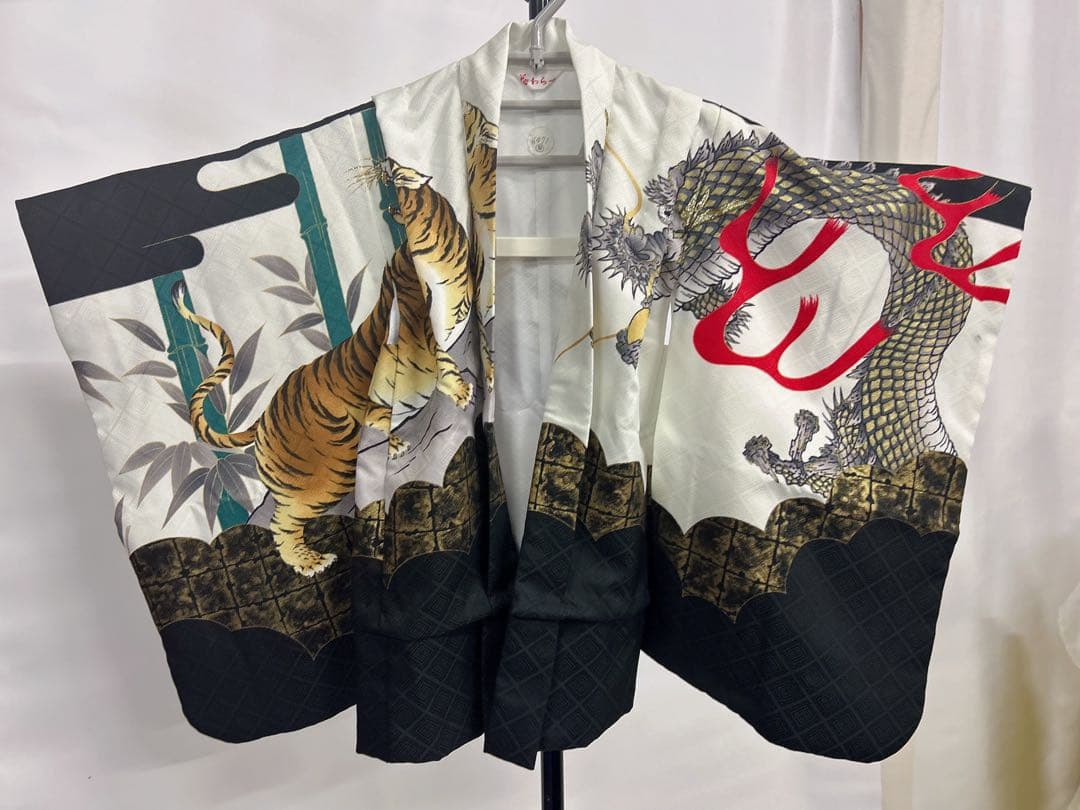 七五三5-7歳の男の子の羽織3点セットブランド:花わらべ．白と黒のグラデーション