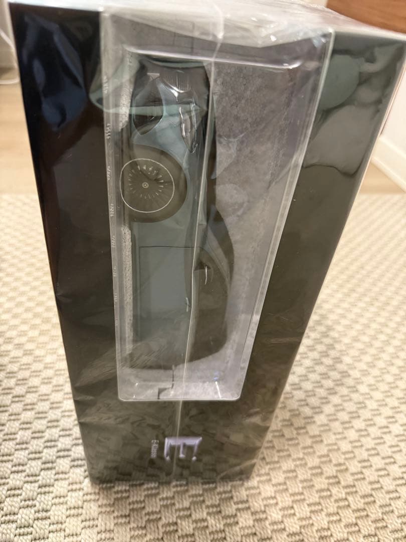 ラ*ラ様 Mercedes-Benz E-Klasse ミニカー 1:18