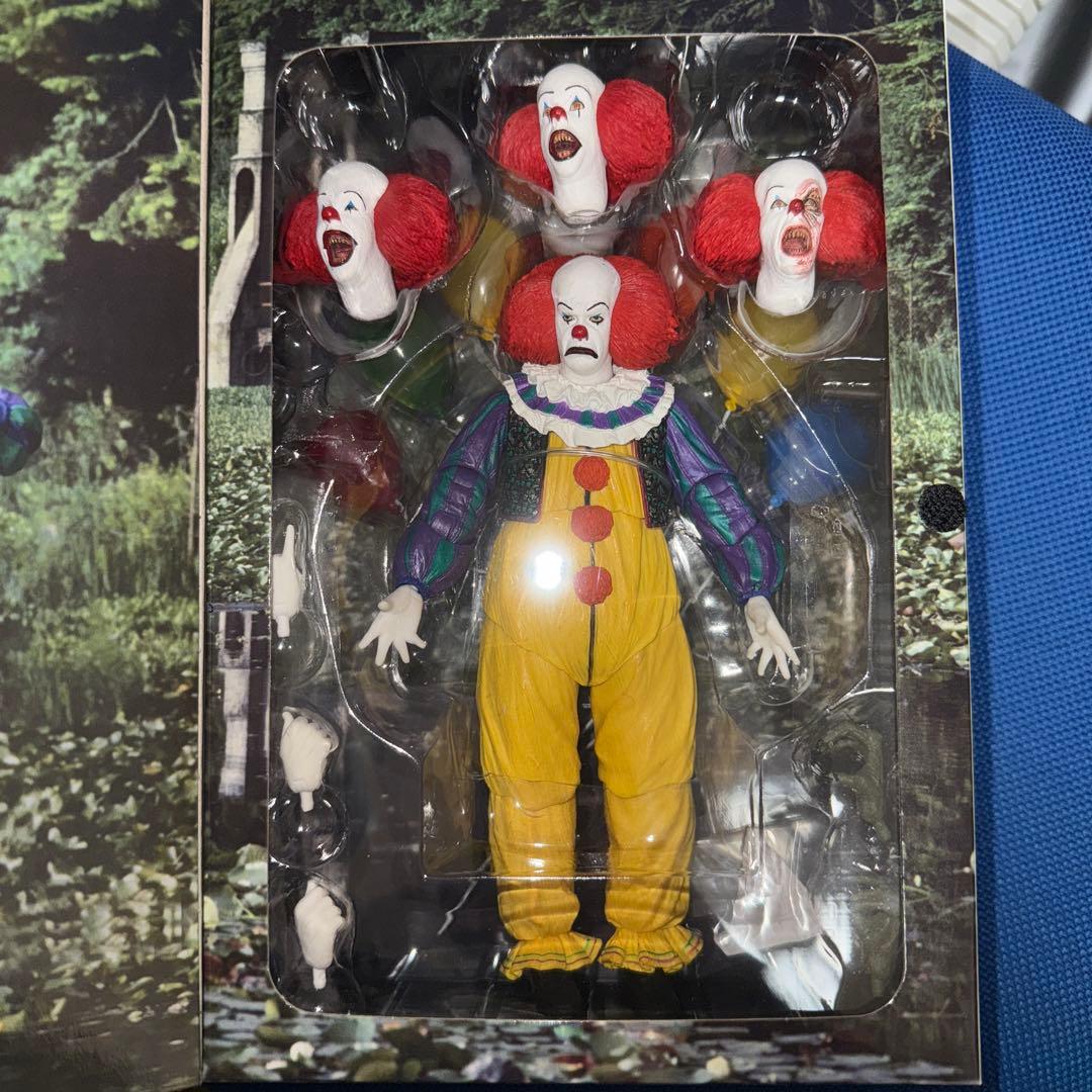 NECA IT ペニーワイズ　フィギュア