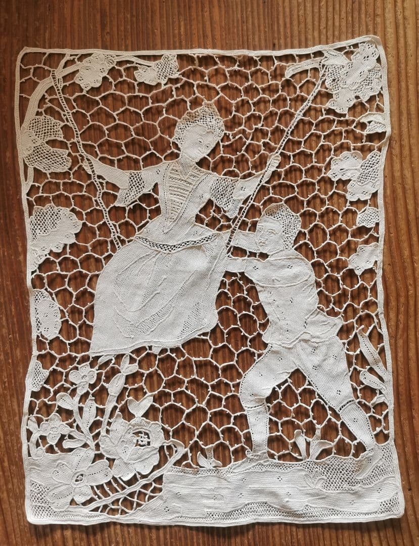 アンティークイタリア ポワンドローズヴェニスレース ブランコを漕ぐ